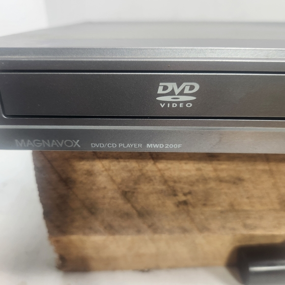 Magnavox MWD-200F DVD/CD Player - Picture 2 of 3